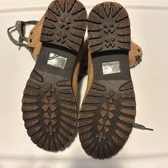 POP Women’s Boots - Picture 3 of 4